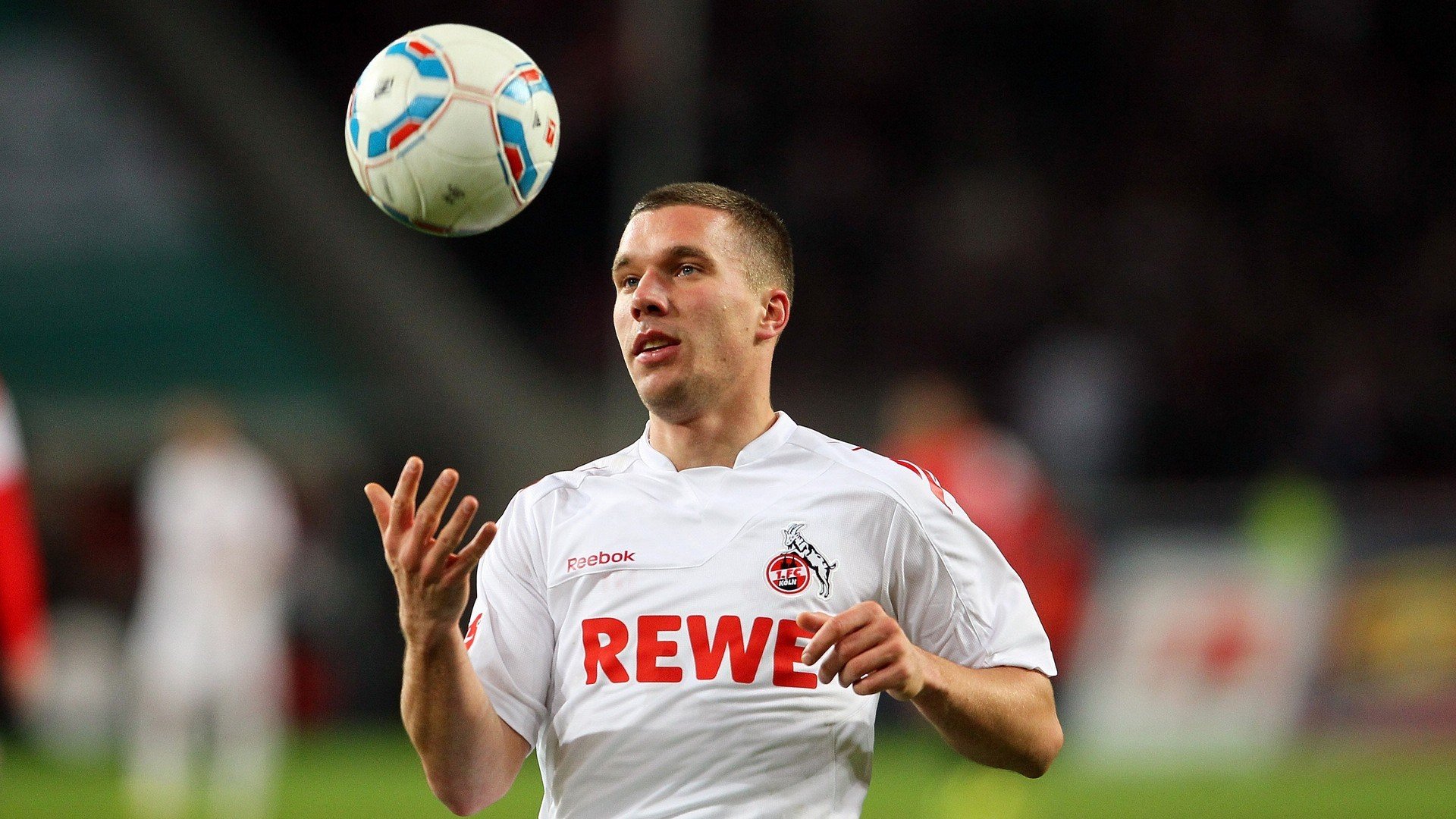 绿茵场与硬木地板的交响,当英超争冠焦点战遇上公牛关键突围湖人