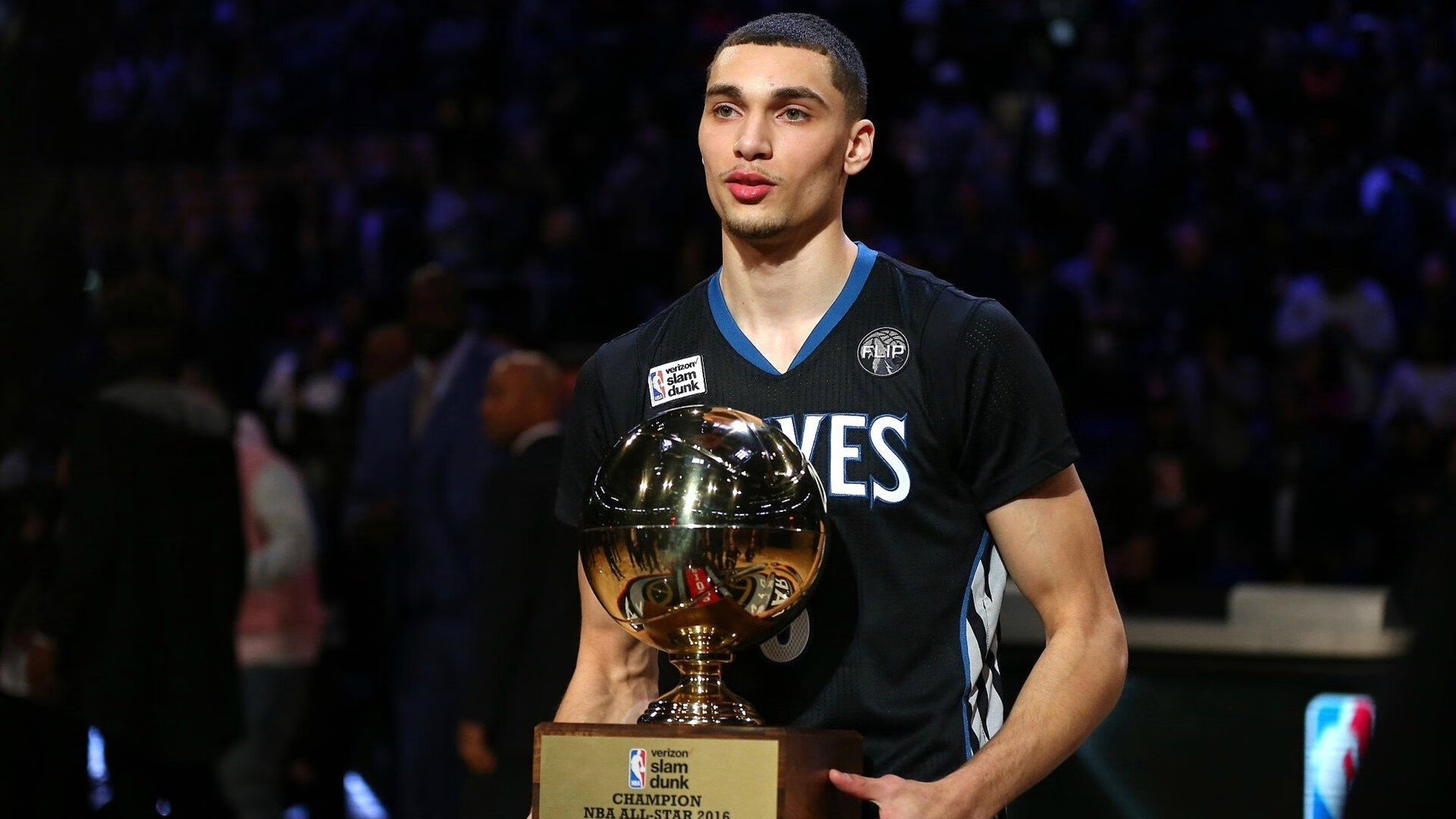 布克扛起全队,江苏队绝杀尼克斯,一场跨越文化的篮球对话